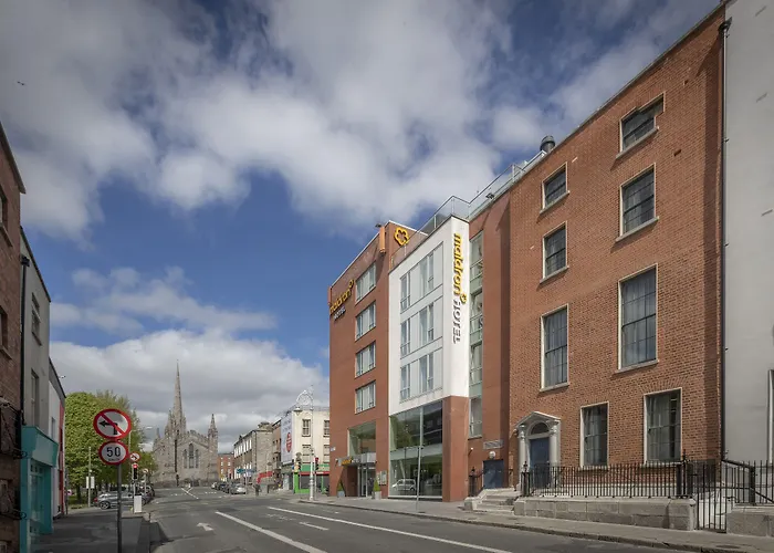Maldron Parnell Square 4*