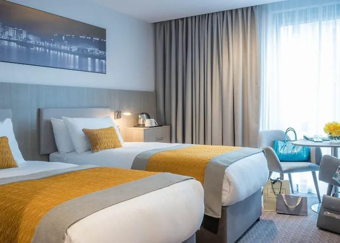 Maldron Parnell Square 4*