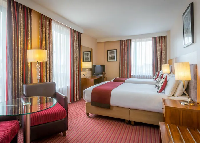 Maldron Parnell Square 4*