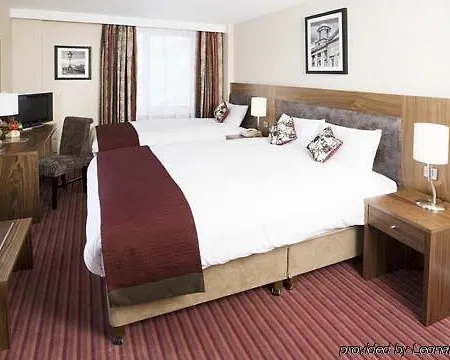 Maldron Parnell Square 4*