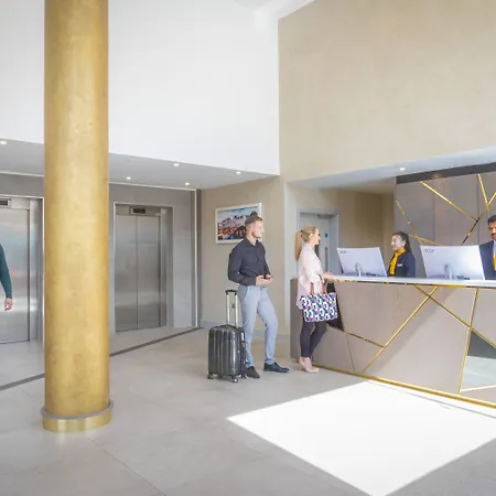 Maldron Parnell Square 4*