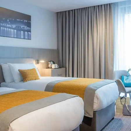 Maldron Parnell Square 4*