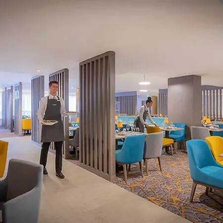 Maldron Parnell Square 4*