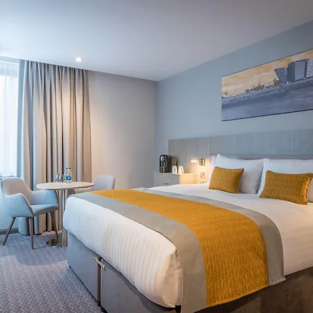 Maldron Parnell Square 4*