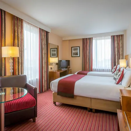 Maldron Parnell Square 4*