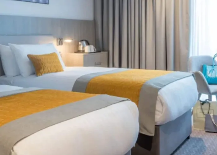 Maldron Parnell Square 4*