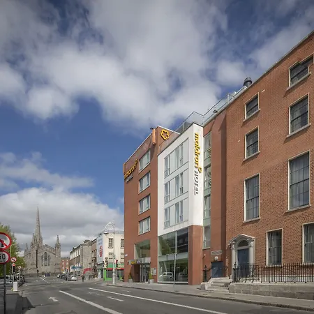 Maldron Parnell Square 4*